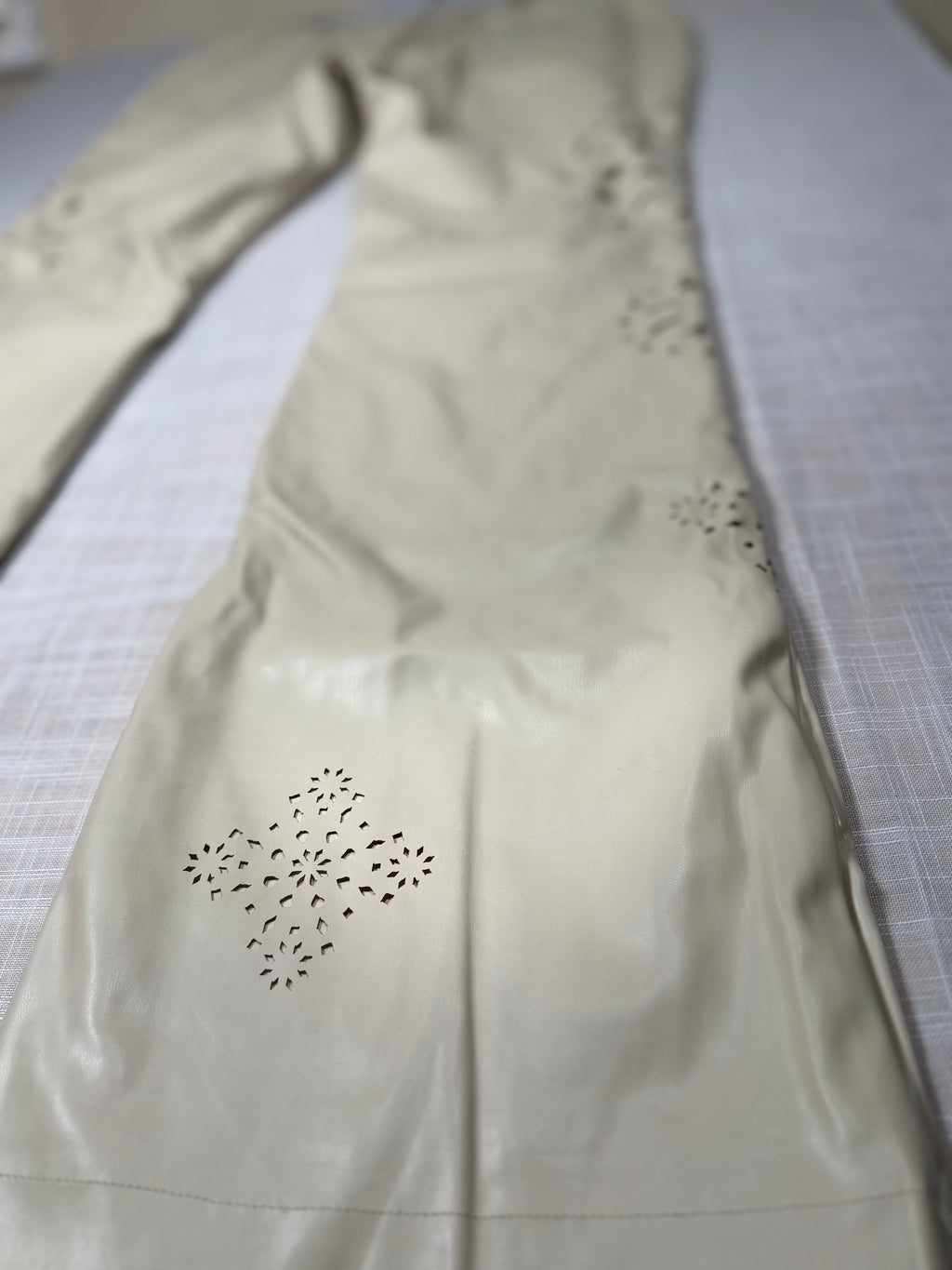 GUNZNII Bone Perforated Pants