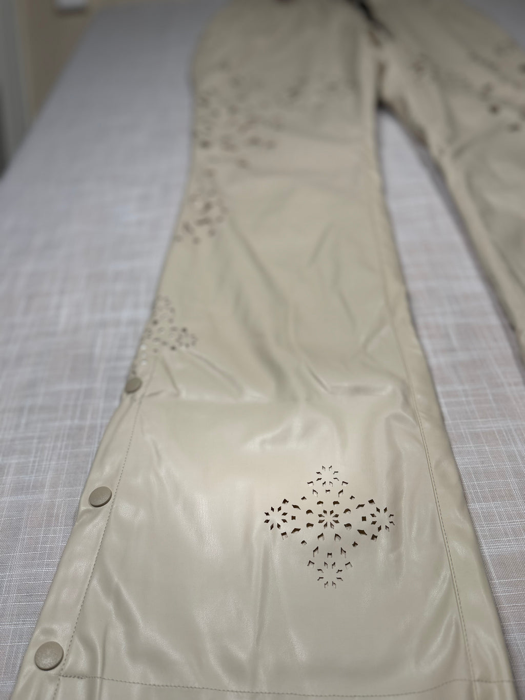 GUNZNII Bone Perforated Pants