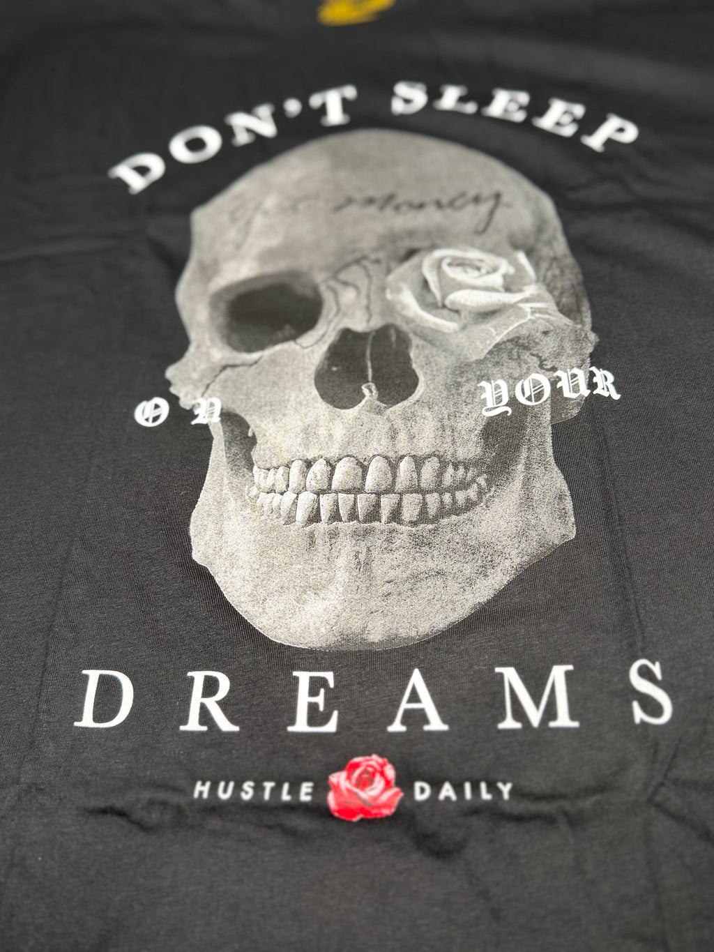 Streetwear Official SZN Cash Worldwide – Rich Dreams Only Tee